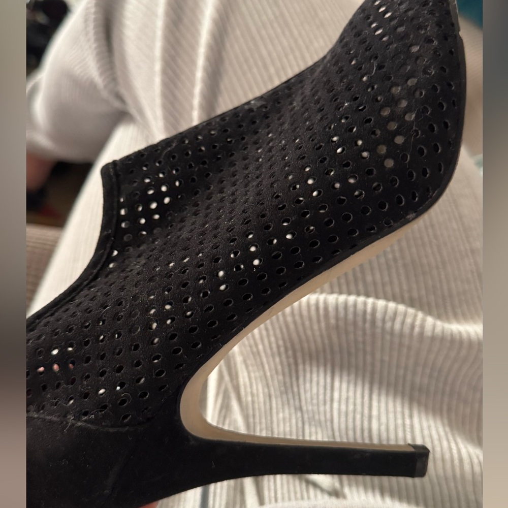 Madden Girl Peep toe mesh suede heel size 9.5 heel is 3.5 inches black - Picture 4 of 11